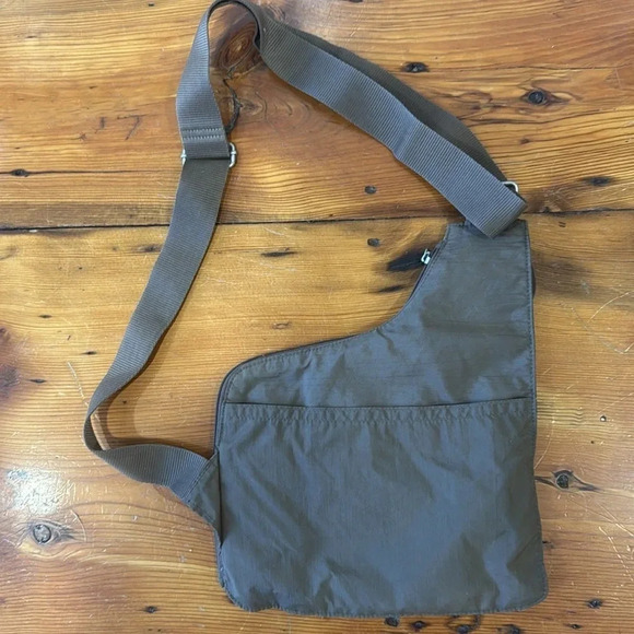 Baggallini Sling Backpack Brown Crossbody Travel Multi Zip Pocket Messenger Bag - Picture 4 of 10